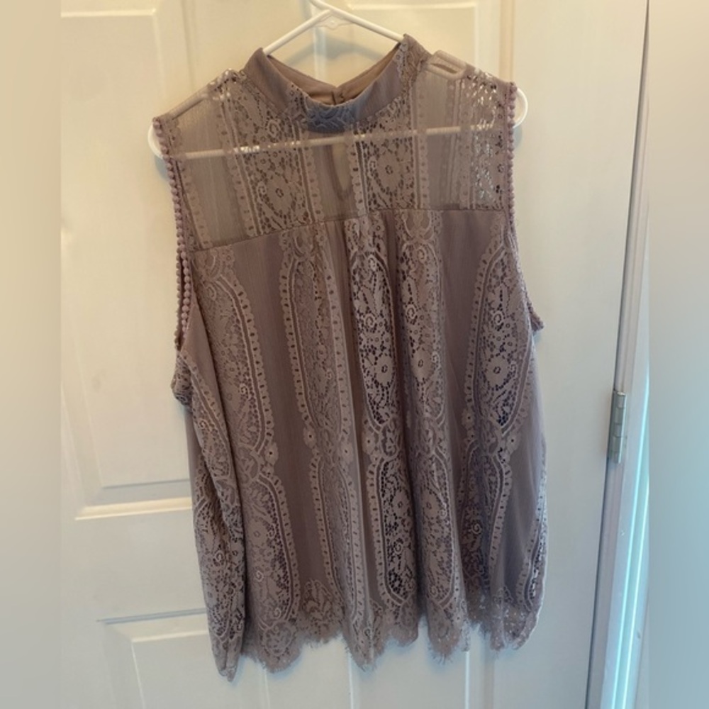 Sleeveless top, light‎ weight. Like new! Plus size